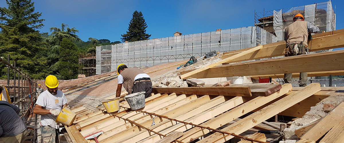 Cafaggiolo: lavori in corso sulle coperture della Villa